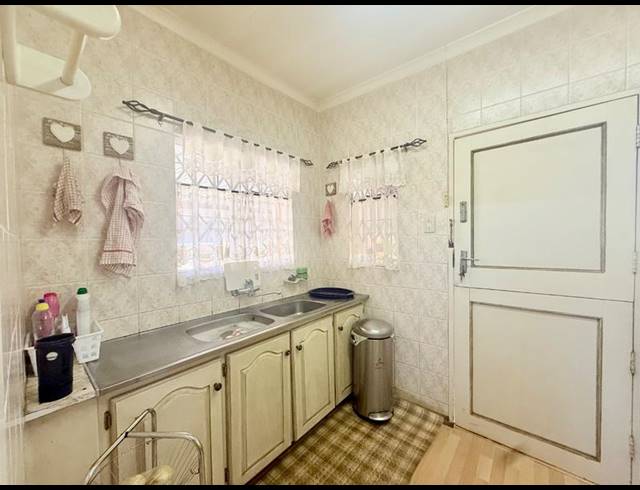 4 BEDROOM HOUSE FOR SALE IN VANDERBIJLPARK CE 5